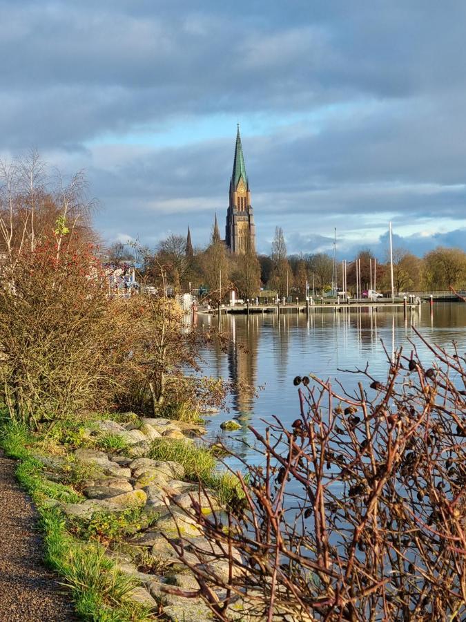Ferienwohnung Schleiloge mit Panoramablick auf die Schlei Schleswig Exterior foto