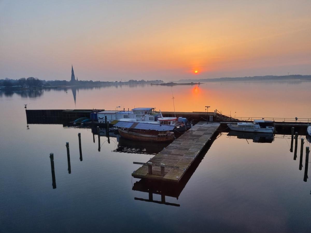 Ferienwohnung Schleiloge mit Panoramablick auf die Schlei Schleswig Exterior foto