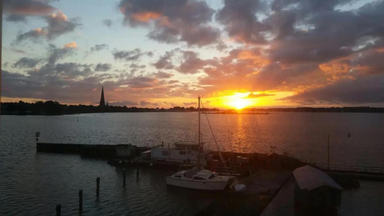 Ferienwohnung Schleiloge mit Panoramablick auf die Schlei Schleswig Exterior foto